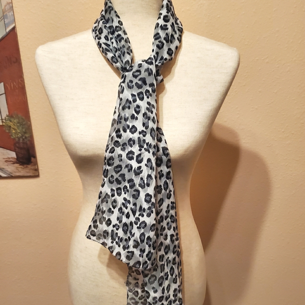 Leopard Scarf - Picture 2 of 2